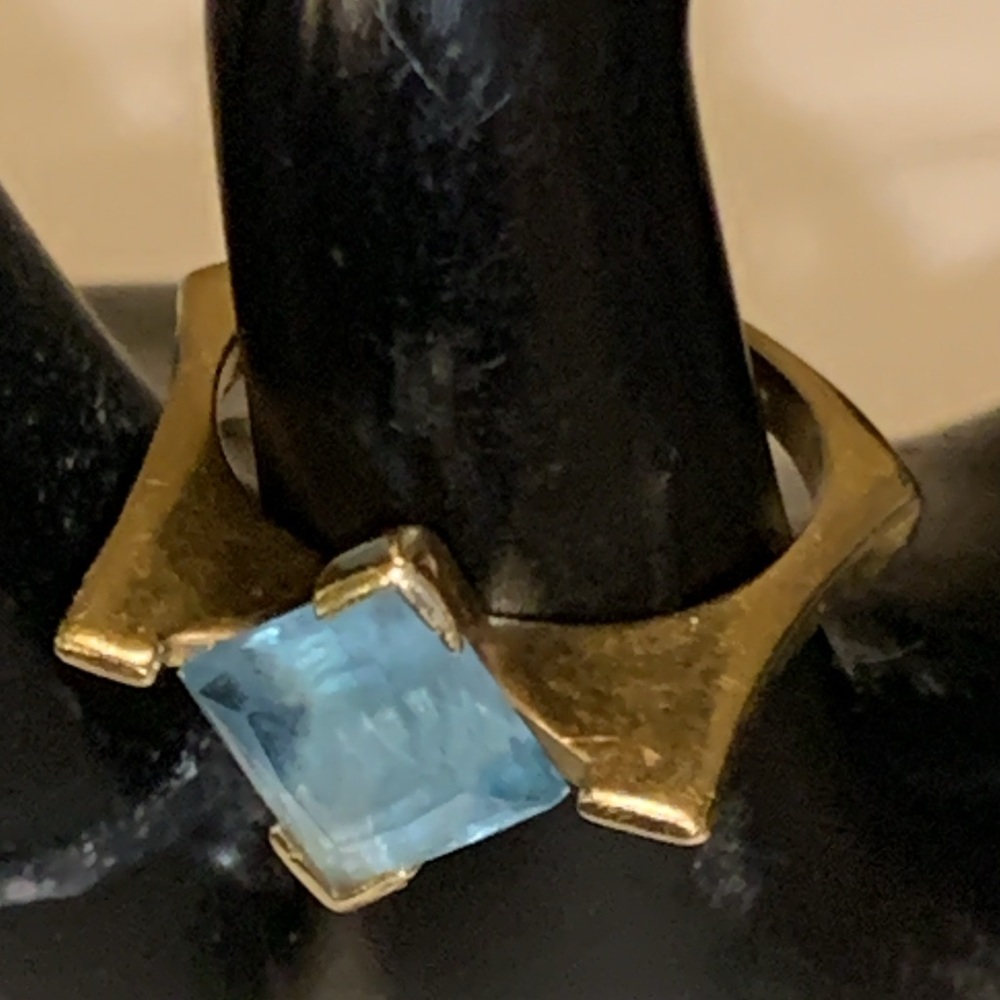 Antique 18kGold Ring with Blue  diamond aquamarine natural stone 6.5 gm
Size 7.5